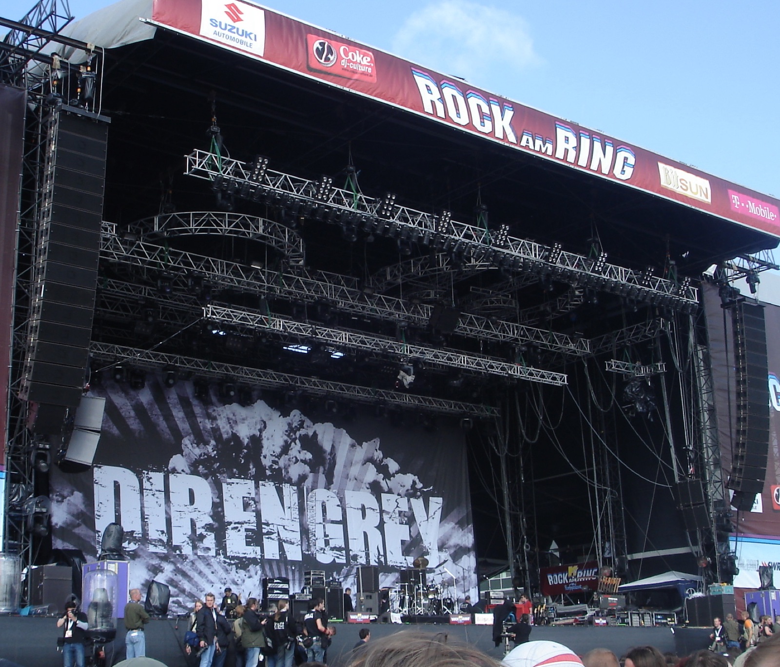 Line array tergantung